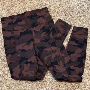Lululemon Fast and Free tight size 6 brown black camo. Like new condition